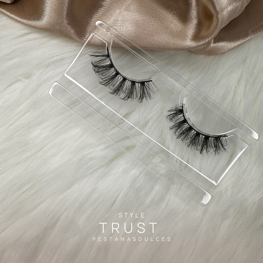 TRUST short curly soft false eyelash strips – reusable strip lashes