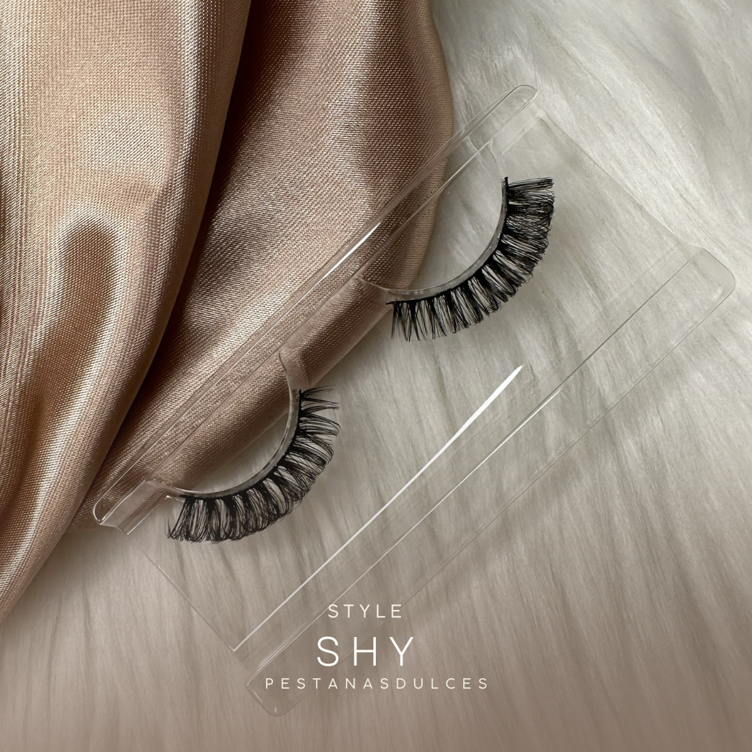 SHY false eyelash strips – lash extension look